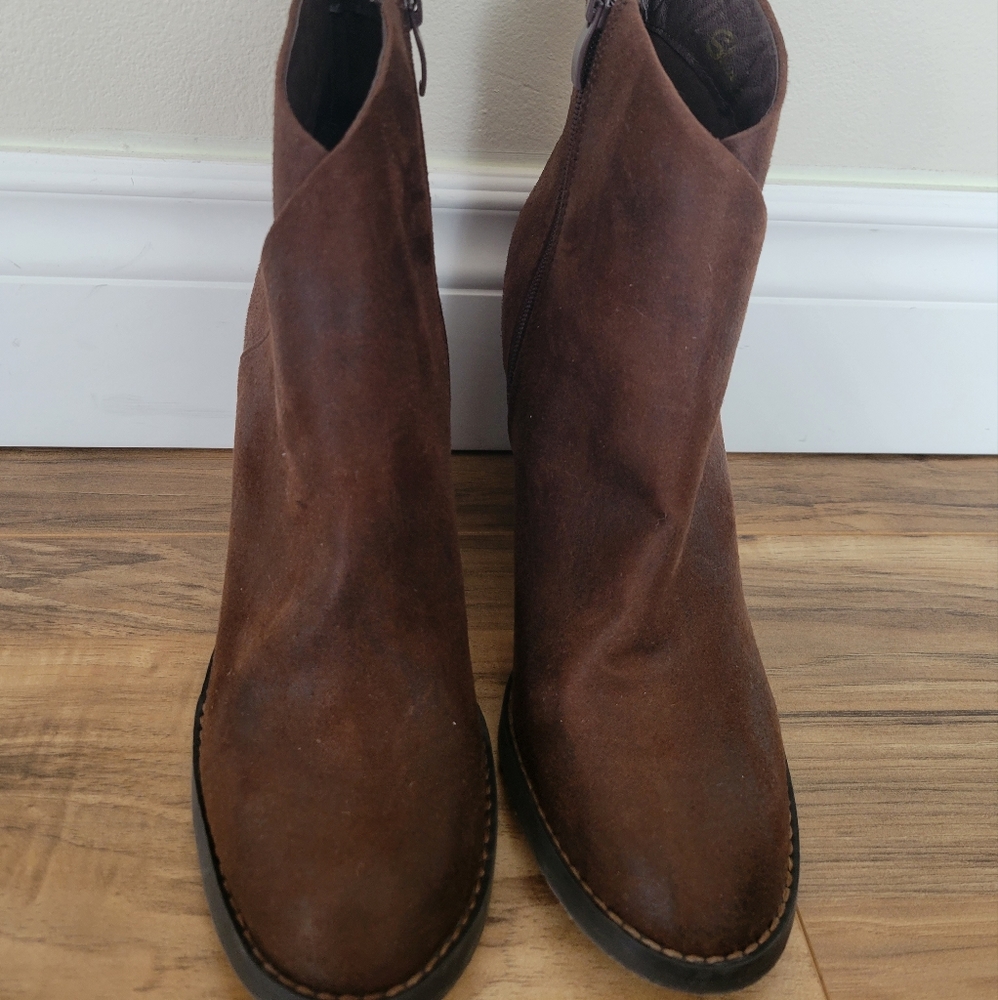 Sbicca size 10  brown Leather ankle boot